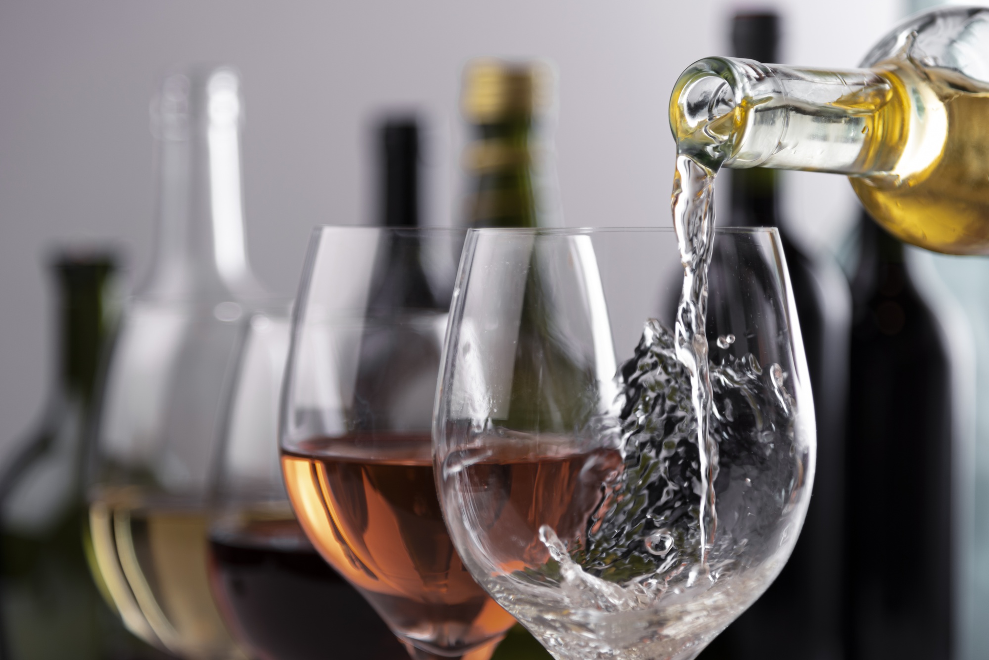 Pouring wine into glasses close-up Free Photo