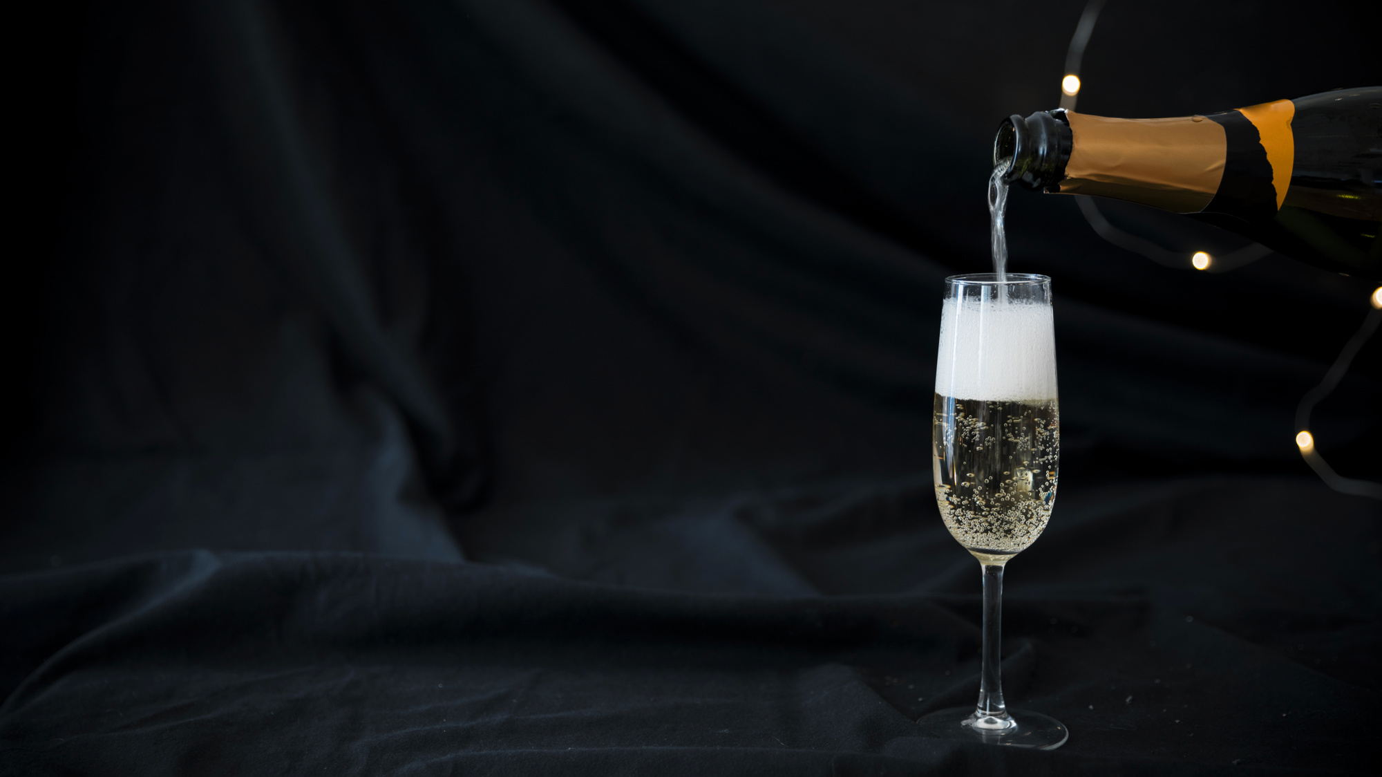 Champagne pouring in glass Free Photo